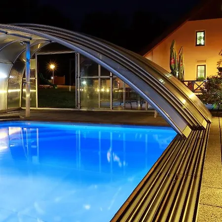 Wellness Pod Rozhlednou 招待所 3*